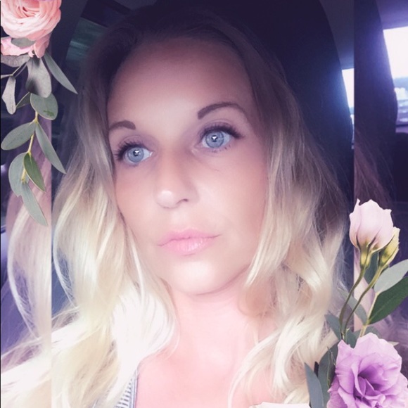 Meet your Posher, Sarah - Picture 2 of 2